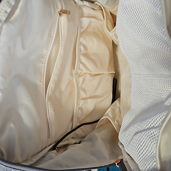 Famicare Diaper Backpack with USB Bottle Warmer & Phone Charger - Picture 4 of 8